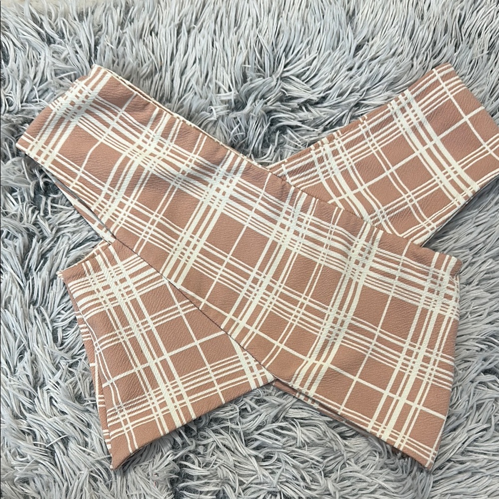 5/$15 NWOT Crisscross Crop Top